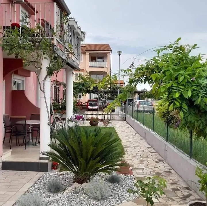 Apartments Dragica location